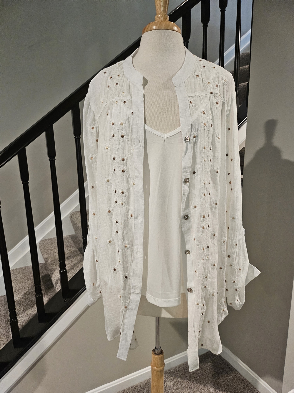 Hope Springs White HR Embroidered Button Front Blouse & Camisole (Size XXL)